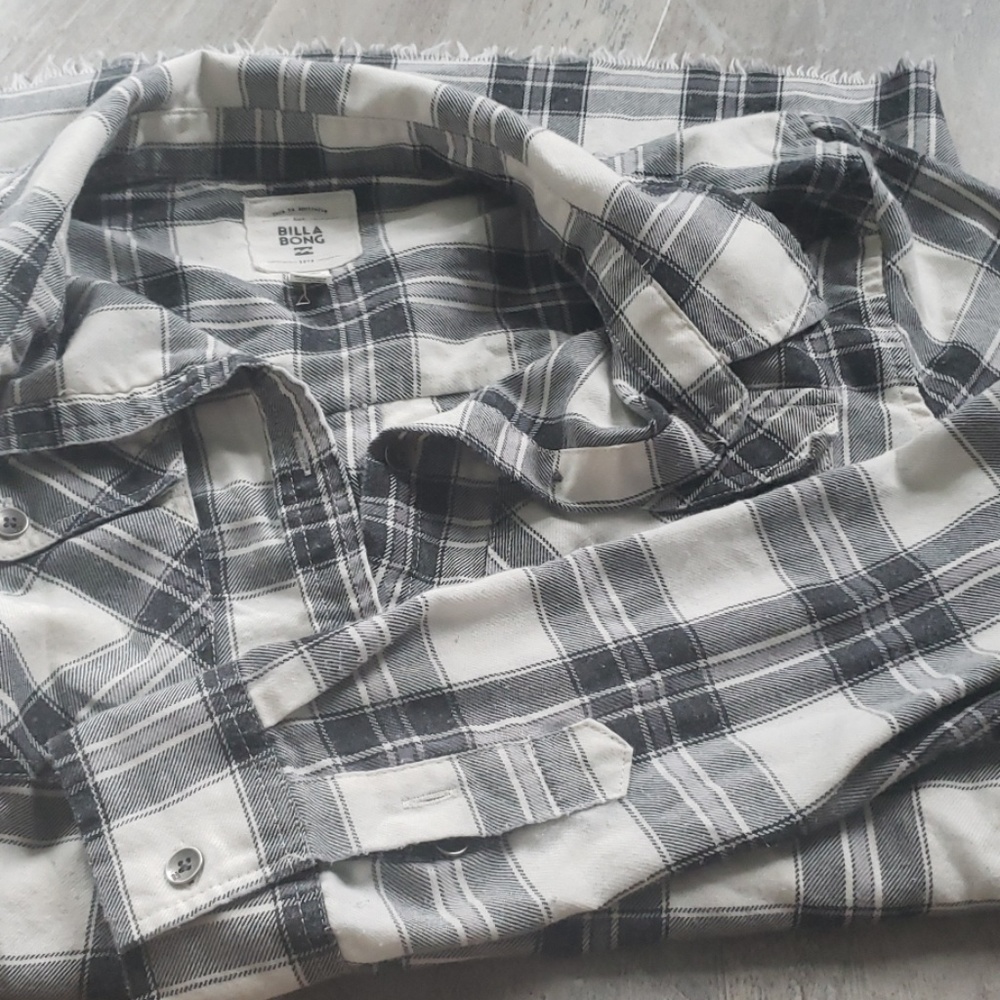 Button down - Picture 2 of 3